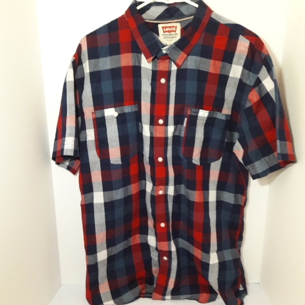 Short sleeve Levi's button down *XL*